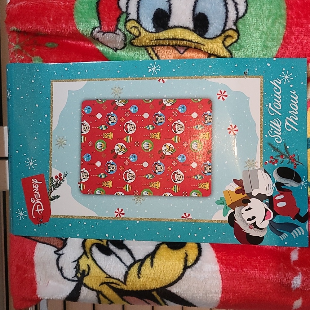 Mickey Mouse blanket Throw, Christmas silky touch super soft polyester NWT - Picture 2 of 8